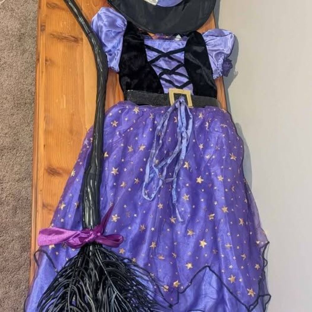 Size small (5-7) witch costume